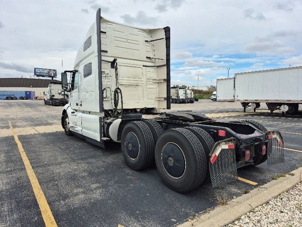 Sleeper Tractor-Heavy Duty Tractors-Volvo-2023-VNL64760-Chicago (Chicago Ridge)-IL-772,704\n\t\tmiles-$ 63,250 - Image 5