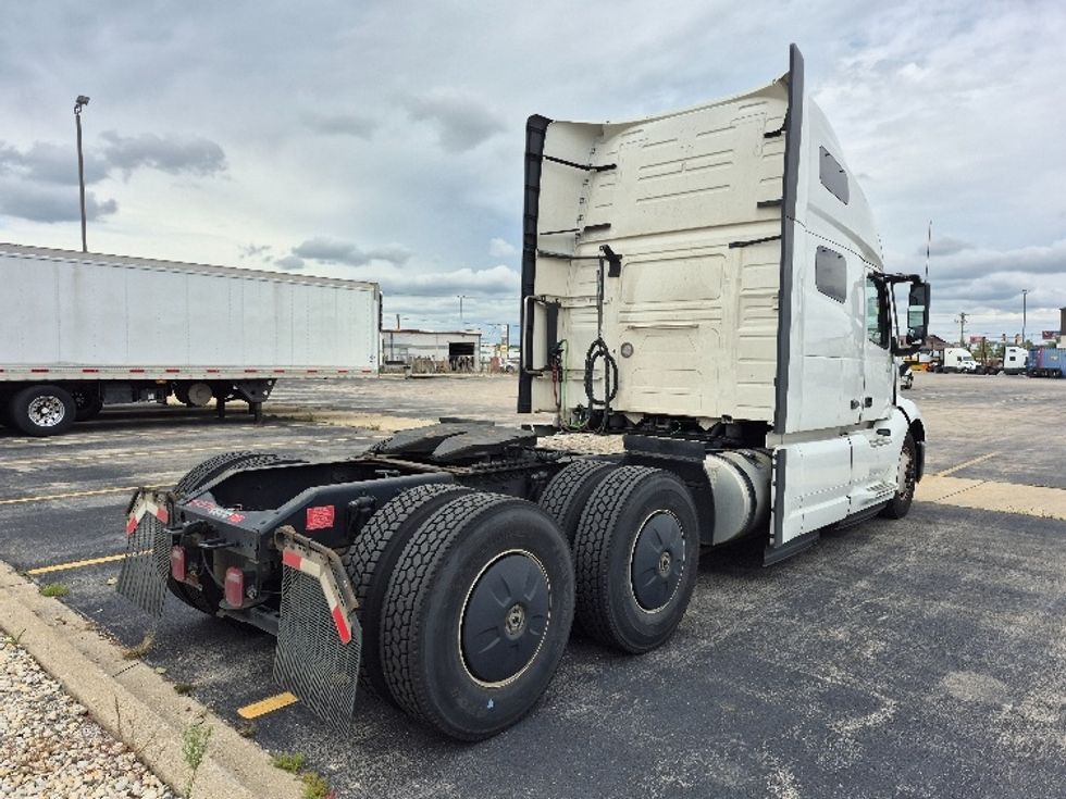 Sleeper Tractor-Heavy Duty Tractors-Volvo-2023-VNL64760-Chicago (Chicago Ridge)-IL-772,704\n\t\tmiles-$ 63,250 - Image 7