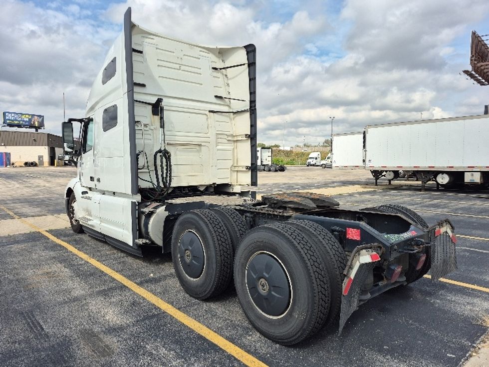 Sleeper Tractor-Heavy Duty Tractors-Volvo-2023-VNL64760-Chicago (Chicago Ridge)-IL-782,953\n\t\tmiles-$ 62,250 - Image 5