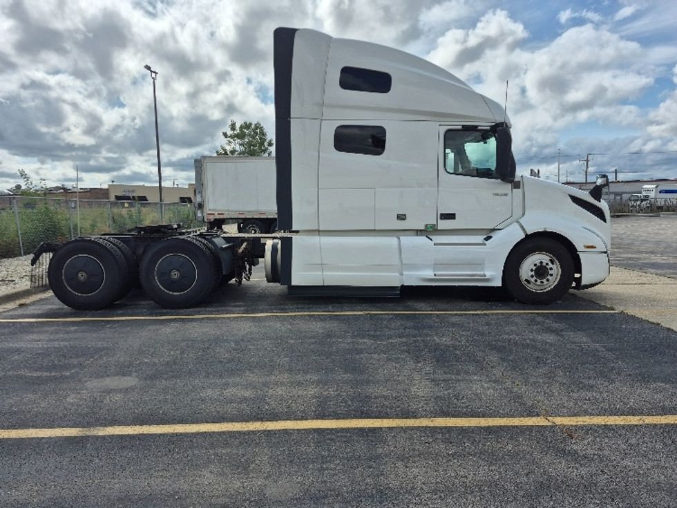 Sleeper Tractor-Heavy Duty Tractors-Volvo-2023-VNL64760-Chicago (Chicago Ridge)-IL-782,953\n\t\tmiles-$ 62,250 - Image 8