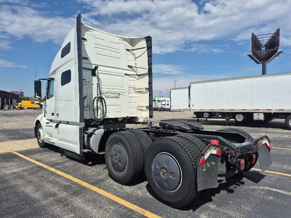 Sleeper Tractor-Heavy Duty Tractors-Volvo-2023-VNL64760-Chicago (Chicago Ridge)-IL-791,098\n\t\tmiles-$ 60,250 - Image 5