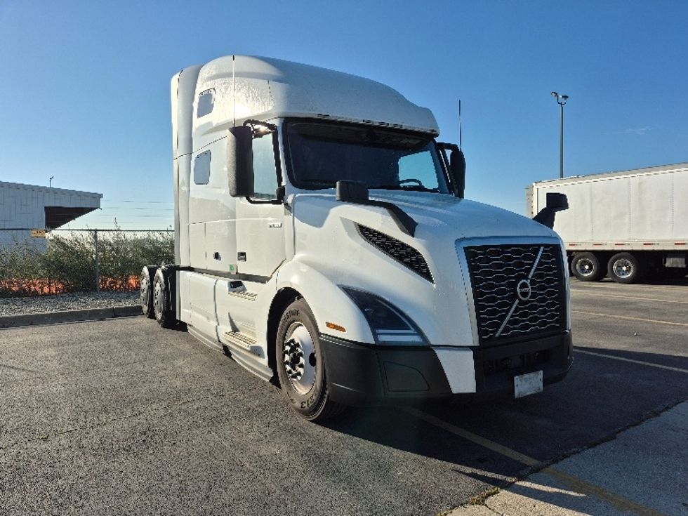 Sleeper Tractor-Heavy Duty Tractors-Volvo-2023-VNL64760-Chicago (Chicago Ridge)-IL-791,239\n\t\tmiles-$ 58,750 - Image 1