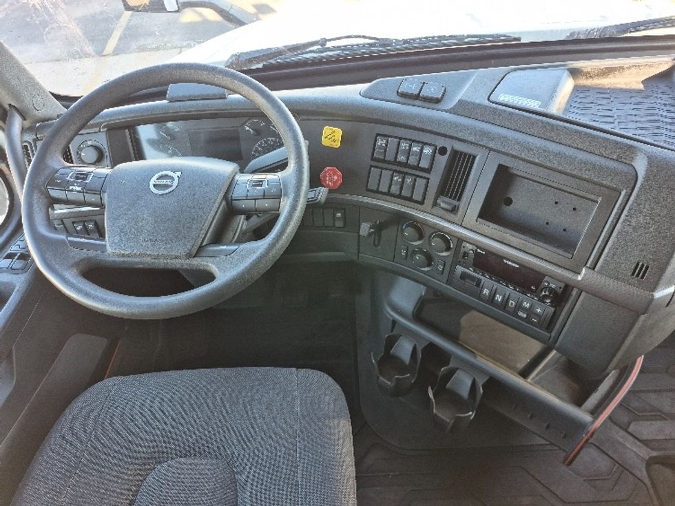 Sleeper Tractor-Heavy Duty Tractors-Volvo-2023-VNL64760-Chicago (Chicago Ridge)-IL-791,239\n\t\tmiles-$ 58,750 - Image 10