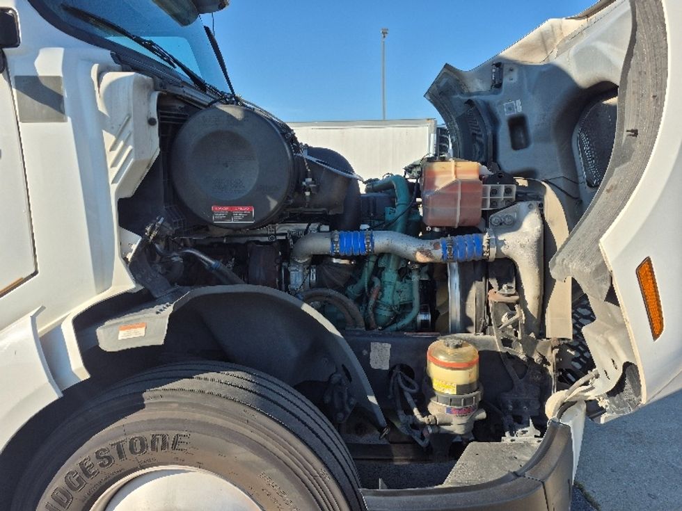 Sleeper Tractor-Heavy Duty Tractors-Volvo-2023-VNL64760-Chicago (Chicago Ridge)-IL-791,239\n\t\tmiles-$ 58,750 - Image 19