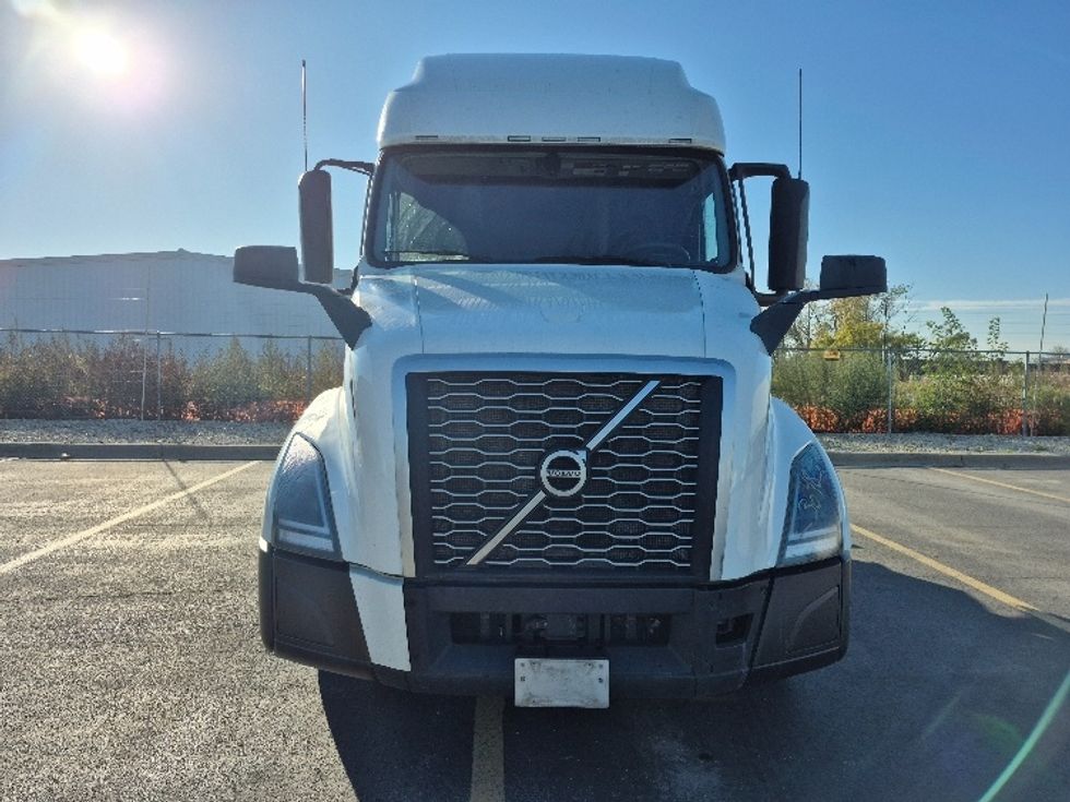 Sleeper Tractor-Heavy Duty Tractors-Volvo-2023-VNL64760-Chicago (Chicago Ridge)-IL-791,239\n\t\tmiles-$ 58,750 - Image 2