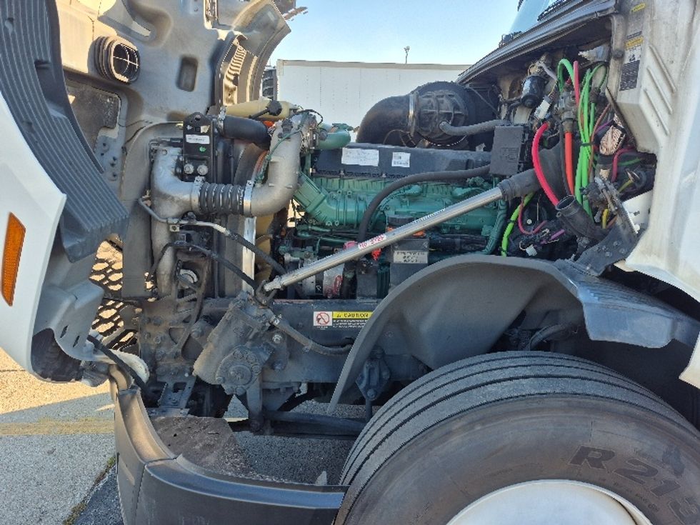 Sleeper Tractor-Heavy Duty Tractors-Volvo-2023-VNL64760-Chicago (Chicago Ridge)-IL-791,239\n\t\tmiles-$ 58,750 - Image 20