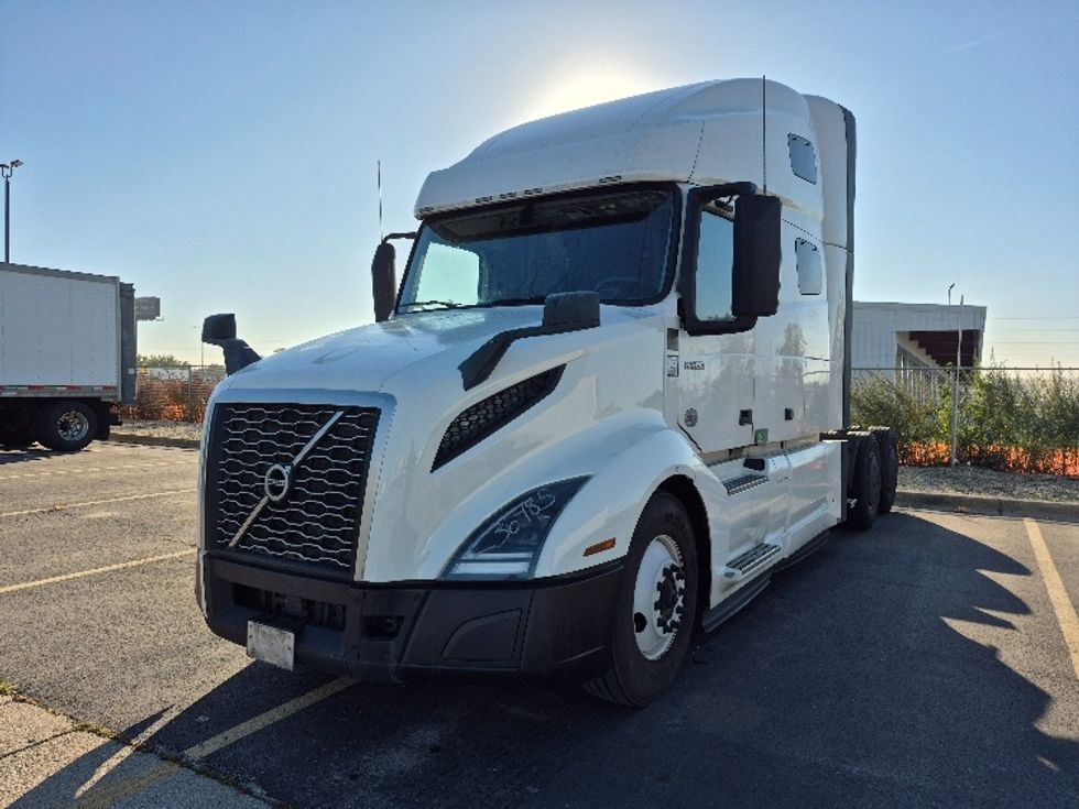 Sleeper Tractor-Heavy Duty Tractors-Volvo-2023-VNL64760-Chicago (Chicago Ridge)-IL-791,239\n\t\tmiles-$ 58,750 - Image 3