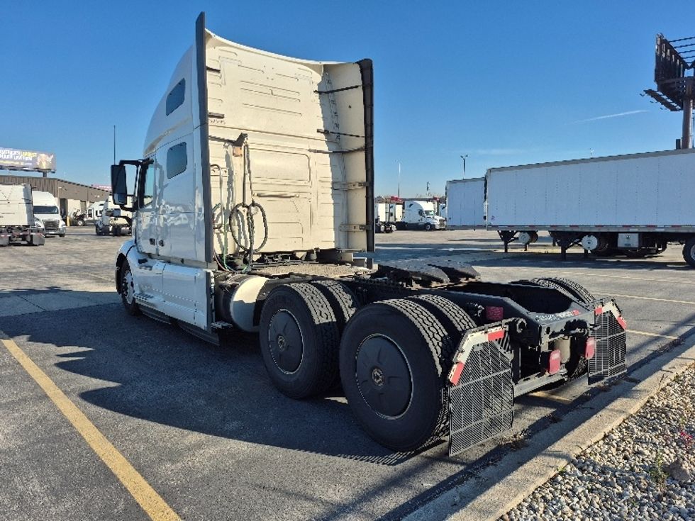 Sleeper Tractor-Heavy Duty Tractors-Volvo-2023-VNL64760-Chicago (Chicago Ridge)-IL-791,239\n\t\tmiles-$ 58,750 - Image 5