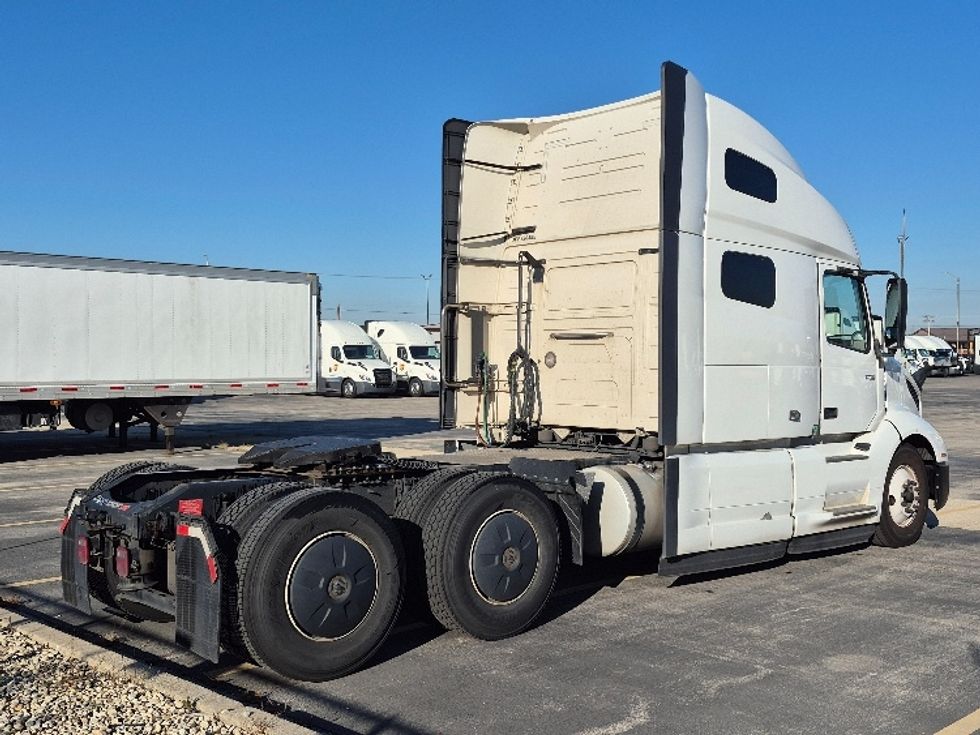 Sleeper Tractor-Heavy Duty Tractors-Volvo-2023-VNL64760-Chicago (Chicago Ridge)-IL-791,239\n\t\tmiles-$ 58,750 - Image 6