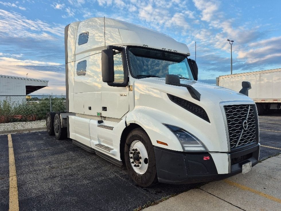 Sleeper Tractor-Heavy Duty Tractors-Volvo-2023-VNL64760-Chicago (Chicago Ridge)-IL-798,800\n\t\tmiles-$ 57,500 - Image 1
