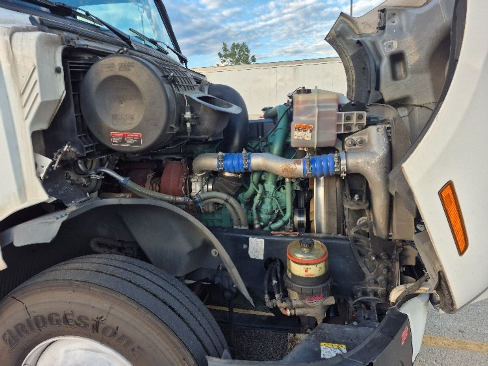 Sleeper Tractor-Heavy Duty Tractors-Volvo-2023-VNL64760-Chicago (Chicago Ridge)-IL-798,800\n\t\tmiles-$ 57,500 - Image 20