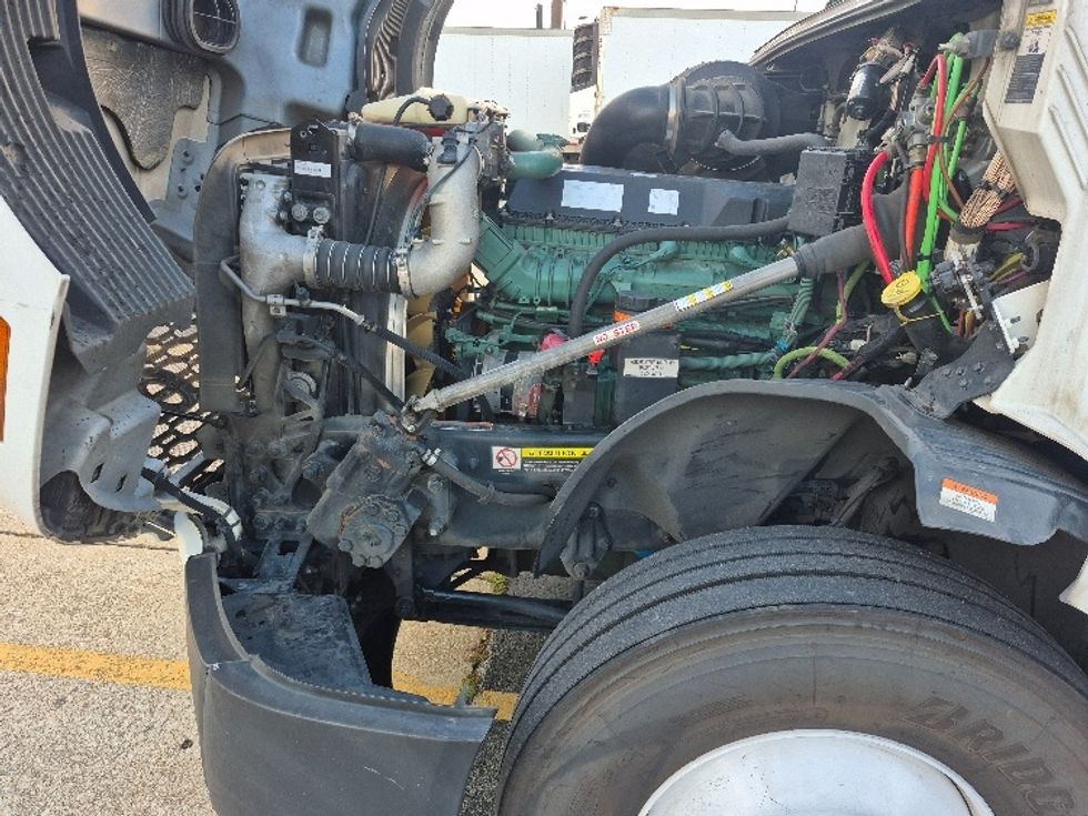 Sleeper Tractor-Heavy Duty Tractors-Volvo-2023-VNL64760-Chicago (Chicago Ridge)-IL-798,800\n\t\tmiles-$ 57,500 - Image 21