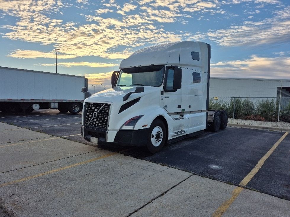 Sleeper Tractor-Heavy Duty Tractors-Volvo-2023-VNL64760-Chicago (Chicago Ridge)-IL-798,800\n\t\tmiles-$ 57,500 - Image 3