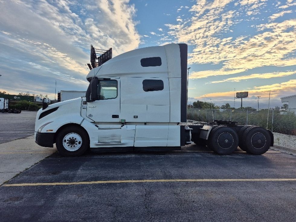 Sleeper Tractor-Heavy Duty Tractors-Volvo-2023-VNL64760-Chicago (Chicago Ridge)-IL-798,800\n\t\tmiles-$ 57,500 - Image 4