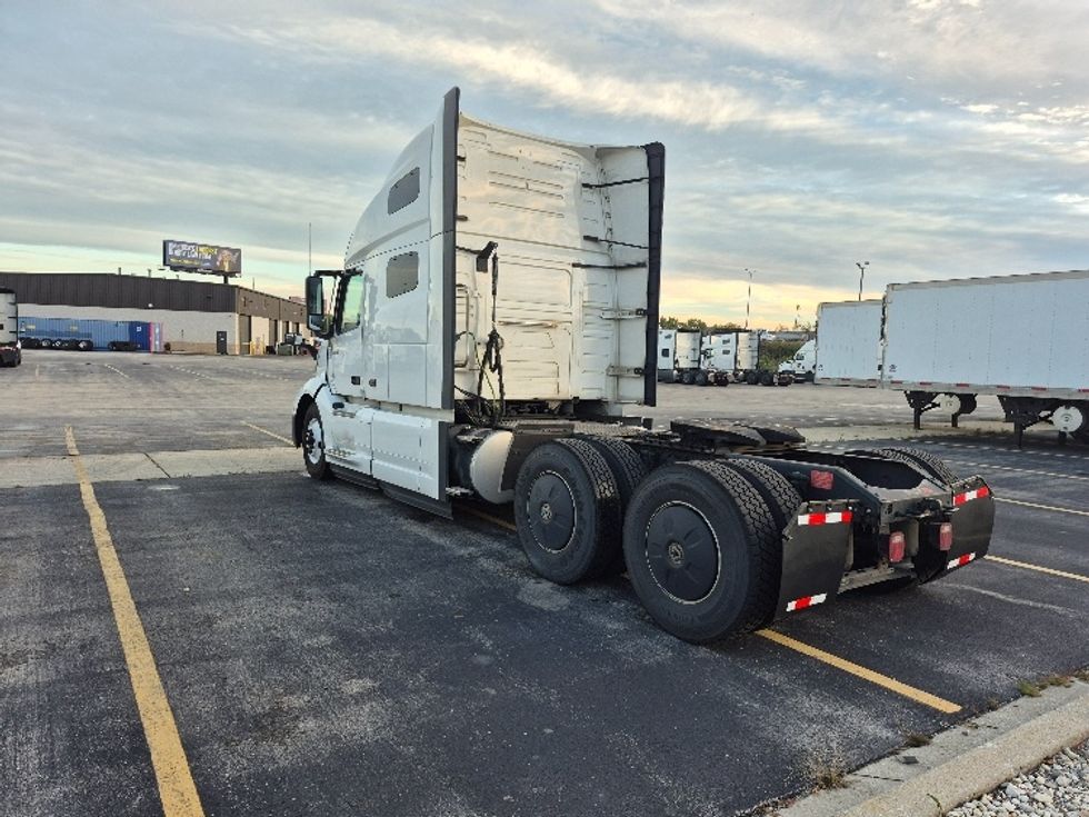 Sleeper Tractor-Heavy Duty Tractors-Volvo-2023-VNL64760-Chicago (Chicago Ridge)-IL-798,800\n\t\tmiles-$ 57,500 - Image 5