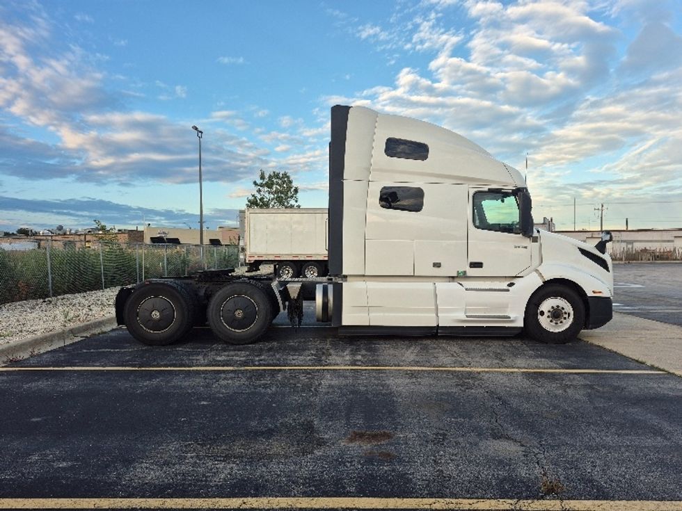 Sleeper Tractor-Heavy Duty Tractors-Volvo-2023-VNL64760-Chicago (Chicago Ridge)-IL-798,800\n\t\tmiles-$ 57,500 - Image 8