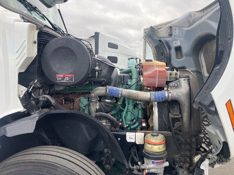 Sleeper Tractor-Heavy Duty Tractors-Volvo-2023-VNL64760-Cincinnati-OH-552,391\n\t\tmiles-$ 70,750 - Image 20