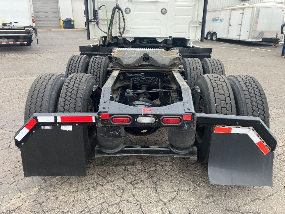 Sleeper Tractor-Heavy Duty Tractors-Volvo-2023-VNL64760-Cincinnati-OH-552,391\n\t\tmiles-$ 70,750 - Image 6