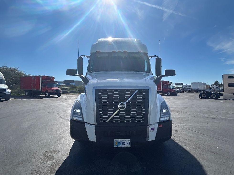 Sleeper Tractor-Heavy Duty Tractors-Volvo-2023-VNL64760-Columbus-OH-659,784\n\t\tmiles-$ 74,500 - Image 2