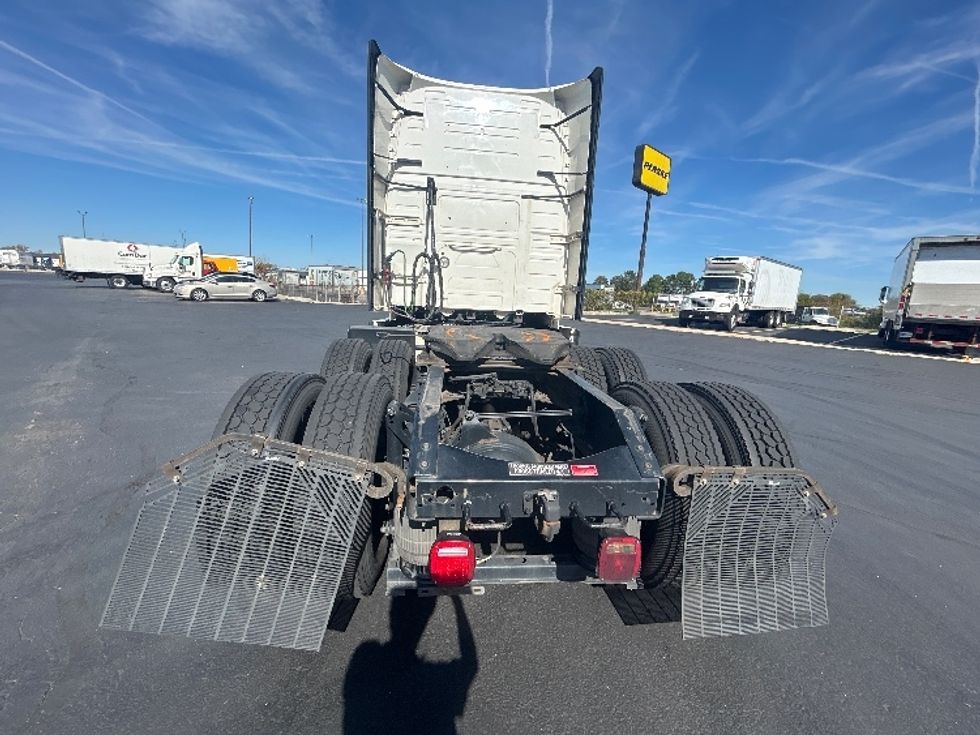 Sleeper Tractor-Heavy Duty Tractors-Volvo-2023-VNL64760-Columbus-OH-659,784\n\t\tmiles-$ 74,500 - Image 6