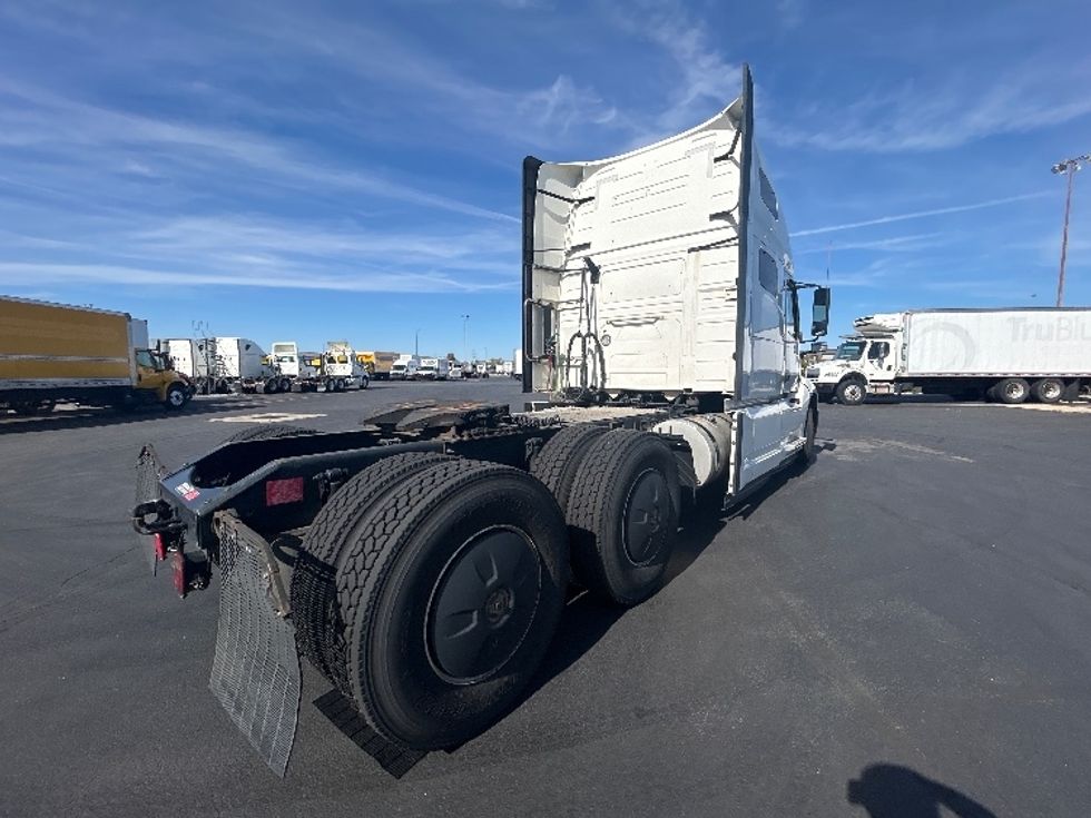 Sleeper Tractor-Heavy Duty Tractors-Volvo-2023-VNL64760-Columbus-OH-659,784\n\t\tmiles-$ 74,500 - Image 7
