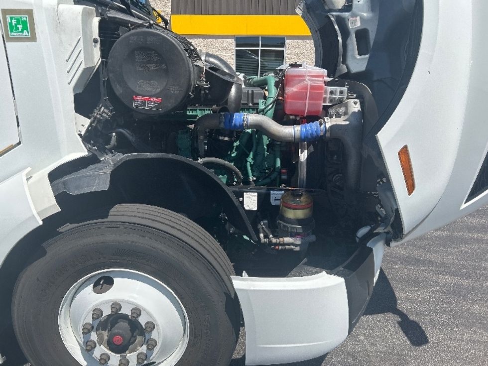 Sleeper Tractor-Heavy Duty Tractors-Volvo-2023-VNL64760-Cookeville-TN-485,657\n\t\tmiles-$ 80,750 - Image 20