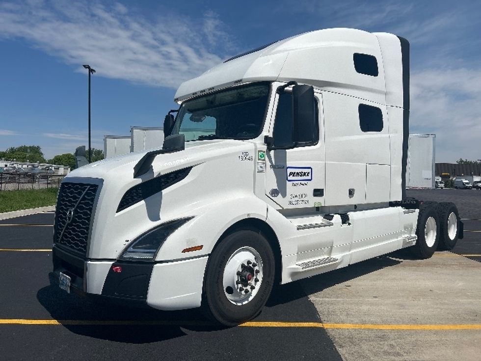 Sleeper Tractor-Heavy Duty Tractors-Volvo-2023-VNL64760-Cookeville-TN-485,657\n\t\tmiles-$ 80,750 - Image 3