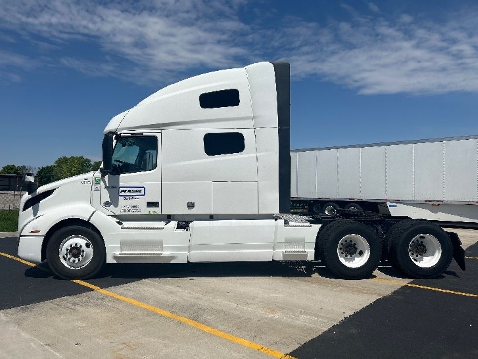 Sleeper Tractor-Heavy Duty Tractors-Volvo-2023-VNL64760-Cookeville-TN-485,657\n\t\tmiles-$ 80,750 - Image 4