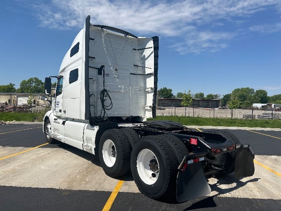 Sleeper Tractor-Heavy Duty Tractors-Volvo-2023-VNL64760-Cookeville-TN-485,657\n\t\tmiles-$ 80,750 - Image 5
