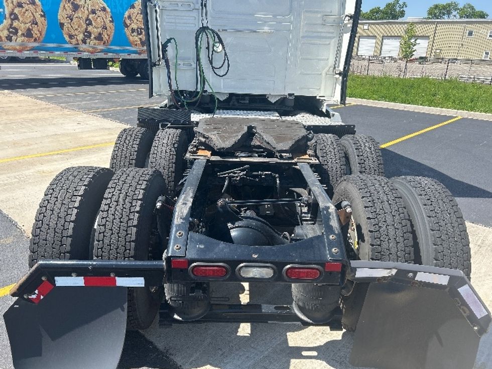 Sleeper Tractor-Heavy Duty Tractors-Volvo-2023-VNL64760-Cookeville-TN-485,657\n\t\tmiles-$ 80,750 - Image 6