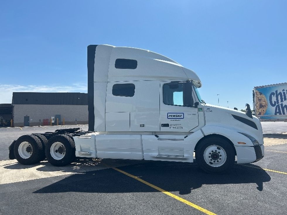 Sleeper Tractor-Heavy Duty Tractors-Volvo-2023-VNL64760-Cookeville-TN-485,657\n\t\tmiles-$ 80,750 - Image 8