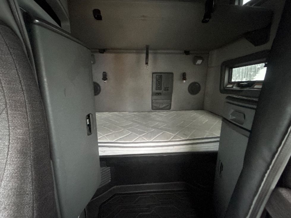 Sleeper Tractor-Heavy Duty Tractors-Volvo-2023-VNL64760-Corona-CA-558,304\n\t\tmiles-$ 74,500 - Image 16