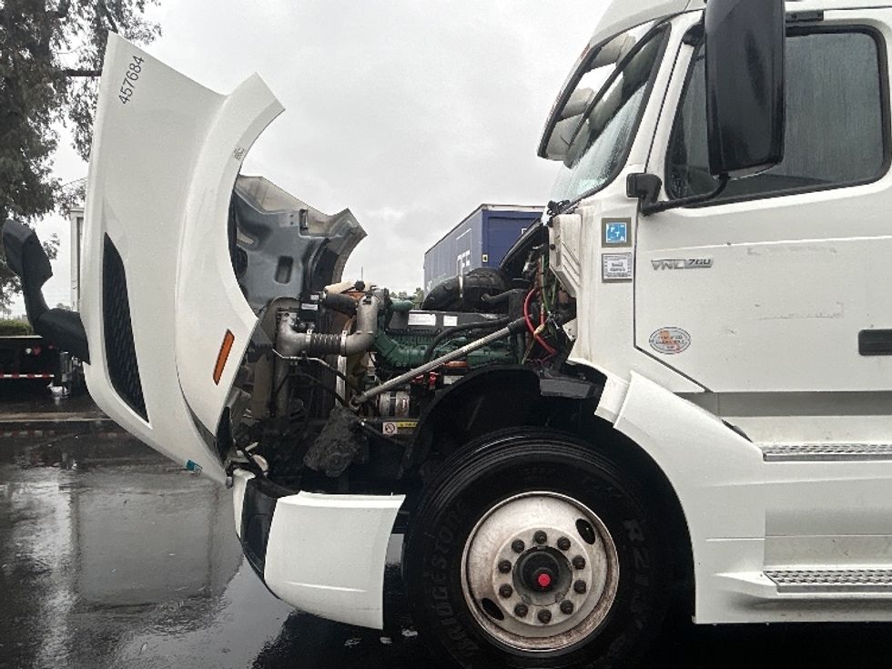 Sleeper Tractor-Heavy Duty Tractors-Volvo-2023-VNL64760-Corona-CA-558,304\n\t\tmiles-$ 74,500 - Image 21