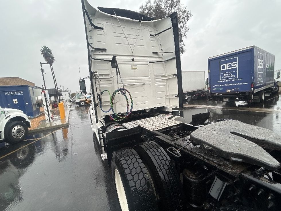 Sleeper Tractor-Heavy Duty Tractors-Volvo-2023-VNL64760-Corona-CA-558,304\n\t\tmiles-$ 74,500 - Image 22