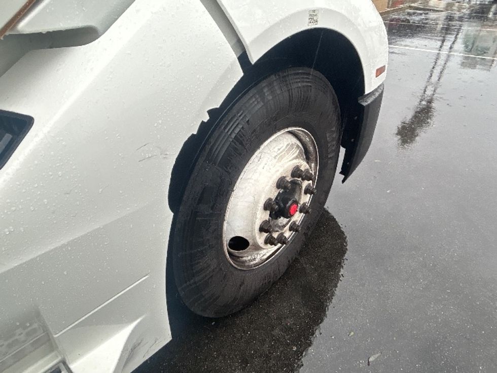 Sleeper Tractor-Heavy Duty Tractors-Volvo-2023-VNL64760-Corona-CA-558,304\n\t\tmiles-$ 74,500 - Image 24