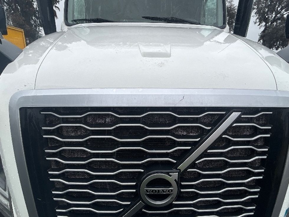 Sleeper Tractor-Heavy Duty Tractors-Volvo-2023-VNL64760-Corona-CA-558,304\n\t\tmiles-$ 74,500 - Image 25