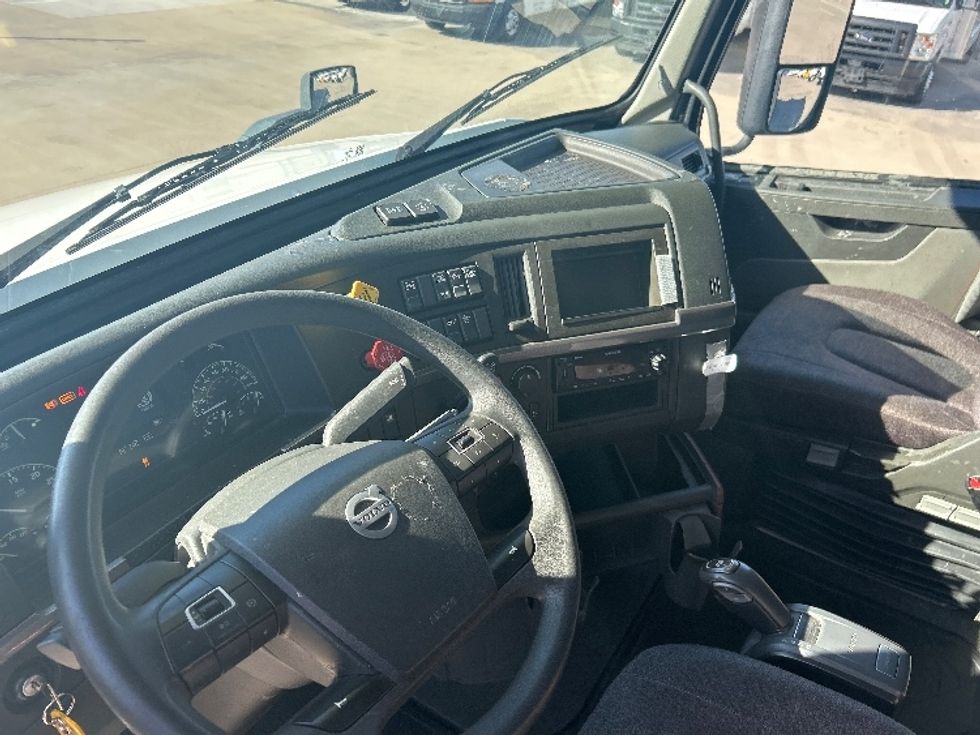 Sleeper Tractor-Heavy Duty Tractors-Volvo-2023-VNL64760-Dallas-TX-341,495\n\t\tmiles-$ 96,750 - Image 10