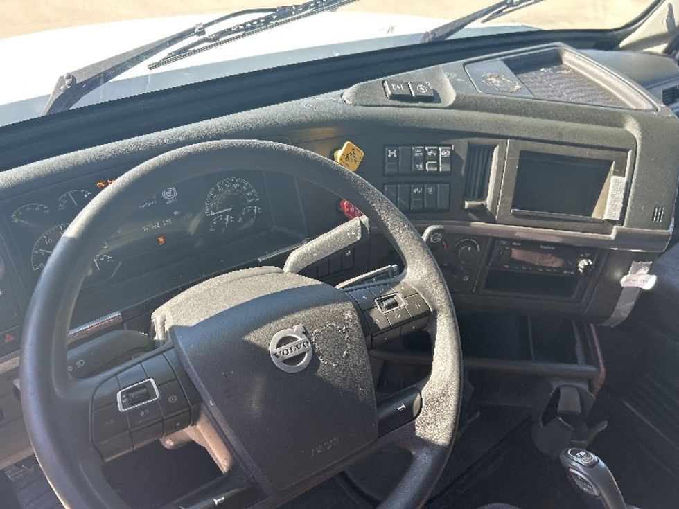 Sleeper Tractor-Heavy Duty Tractors-Volvo-2023-VNL64760-Dallas-TX-341,495\n\t\tmiles-$ 96,750 - Image 11
