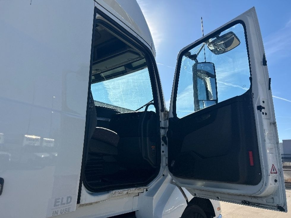 Sleeper Tractor-Heavy Duty Tractors-Volvo-2023-VNL64760-Dallas-TX-341,495\n\t\tmiles-$ 96,750 - Image 13