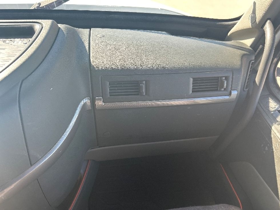 Sleeper Tractor-Heavy Duty Tractors-Volvo-2023-VNL64760-Dallas-TX-341,495\n\t\tmiles-$ 96,750 - Image 14