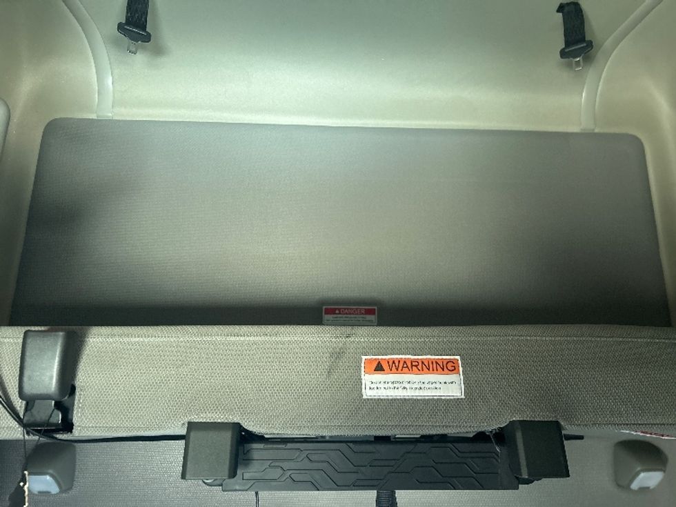 Sleeper Tractor-Heavy Duty Tractors-Volvo-2023-VNL64760-Dallas-TX-341,495\n\t\tmiles-$ 96,750 - Image 17