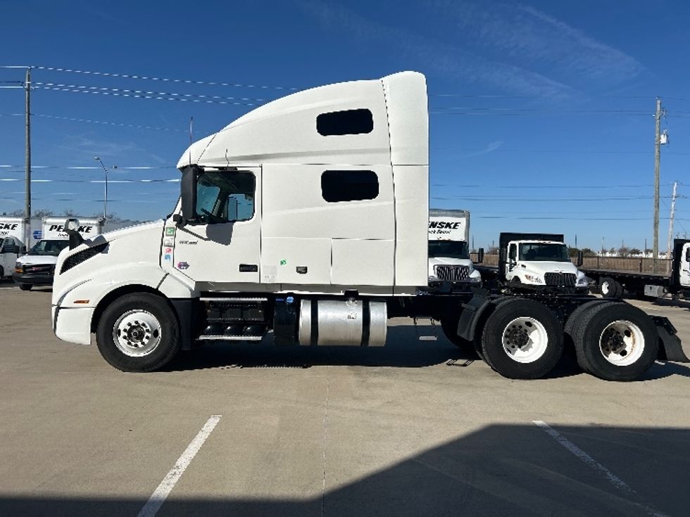 Sleeper Tractor-Heavy Duty Tractors-Volvo-2023-VNL64760-Dallas-TX-341,495\n\t\tmiles-$ 96,750 - Image 4