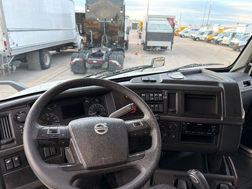 Sleeper Tractor-Heavy Duty Tractors-Volvo-2023-VNL64760-Dallas-TX-454,500\n\t\tmiles-$ 85,250 - Image 11