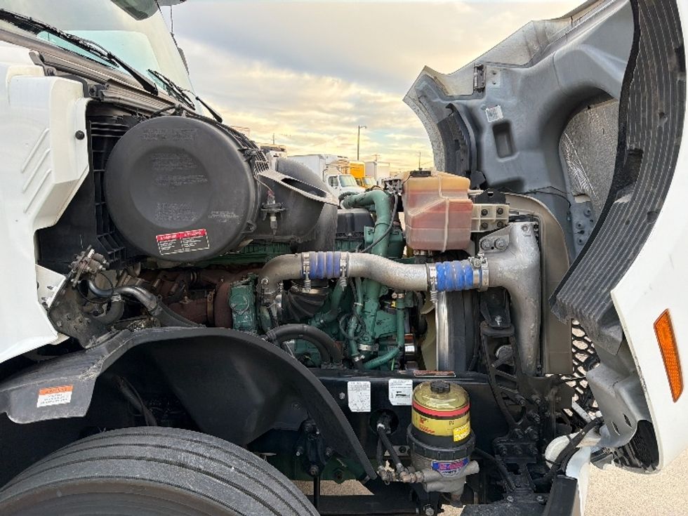 Sleeper Tractor-Heavy Duty Tractors-Volvo-2023-VNL64760-Dallas-TX-454,500\n\t\tmiles-$ 85,250 - Image 20