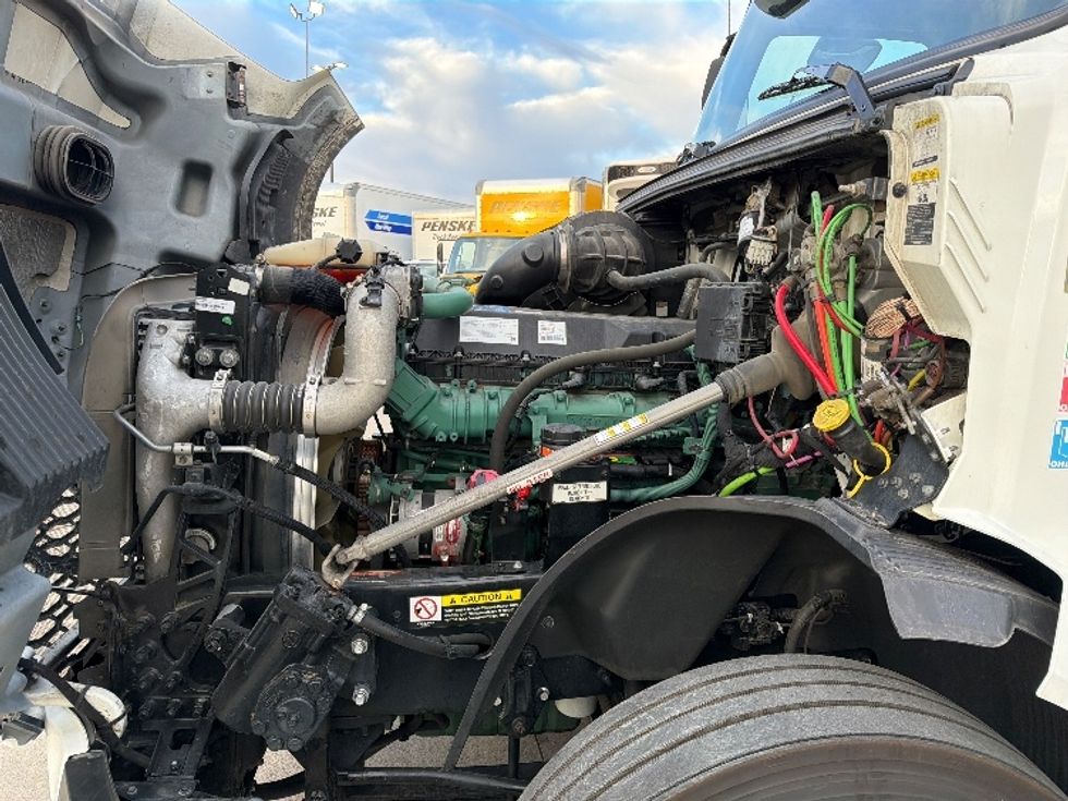 Sleeper Tractor-Heavy Duty Tractors-Volvo-2023-VNL64760-Dallas-TX-454,500\n\t\tmiles-$ 85,250 - Image 21