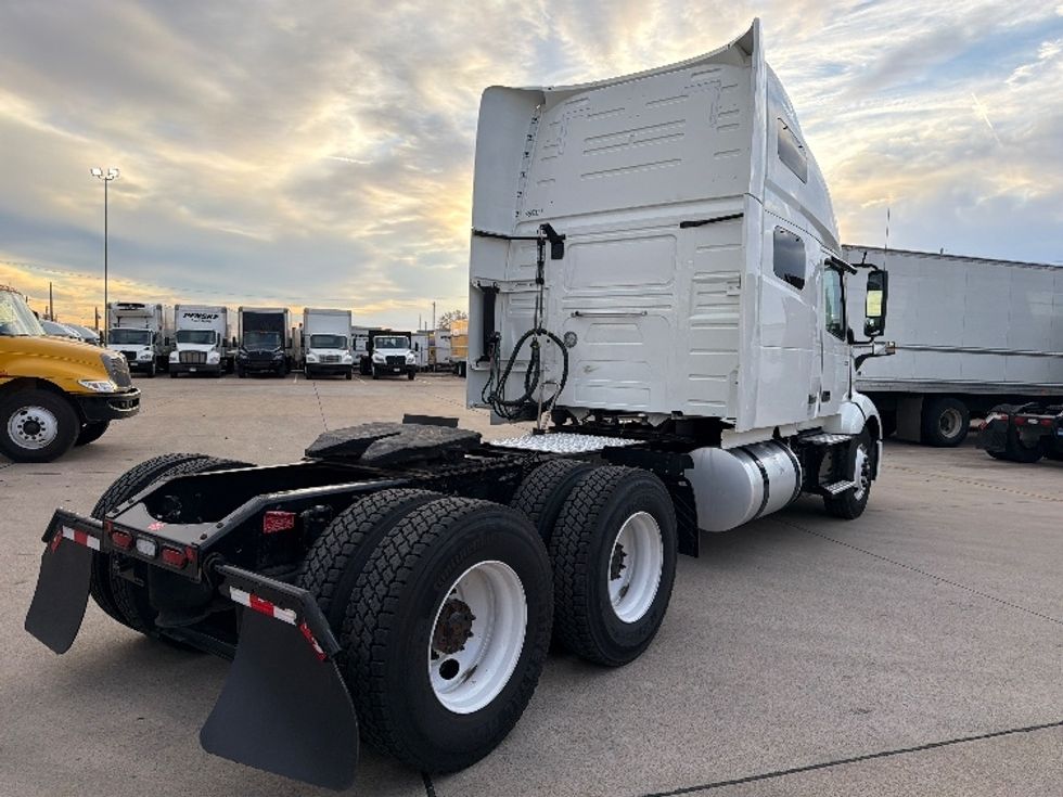 Sleeper Tractor-Heavy Duty Tractors-Volvo-2023-VNL64760-Dallas-TX-454,500\n\t\tmiles-$ 85,250 - Image 7