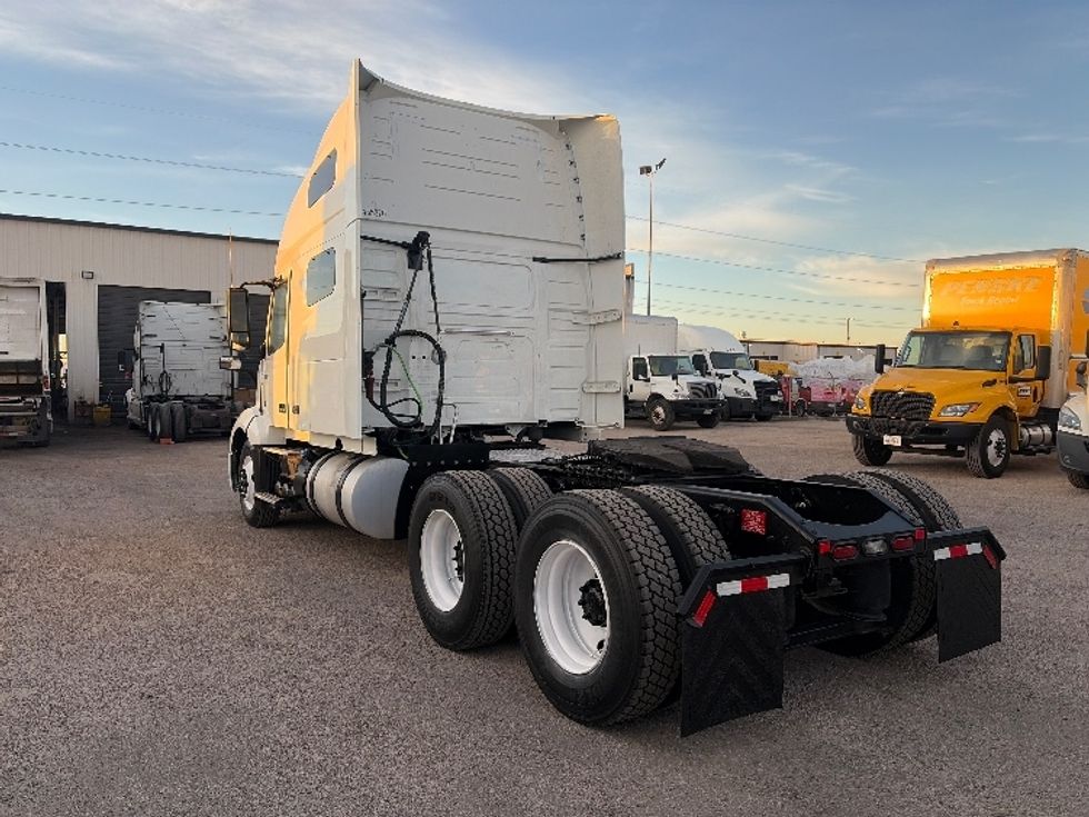 Sleeper Tractor-Heavy Duty Tractors-Volvo-2023-VNL64760-Dallas-TX-491,101\n\t\tmiles-$ 80,500 - Image 5
