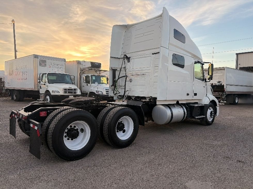 Sleeper Tractor-Heavy Duty Tractors-Volvo-2023-VNL64760-Dallas-TX-491,101\n\t\tmiles-$ 80,500 - Image 7
