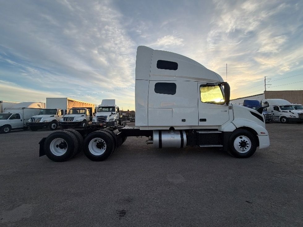 Sleeper Tractor-Heavy Duty Tractors-Volvo-2023-VNL64760-Dallas-TX-491,101\n\t\tmiles-$ 80,500 - Image 8
