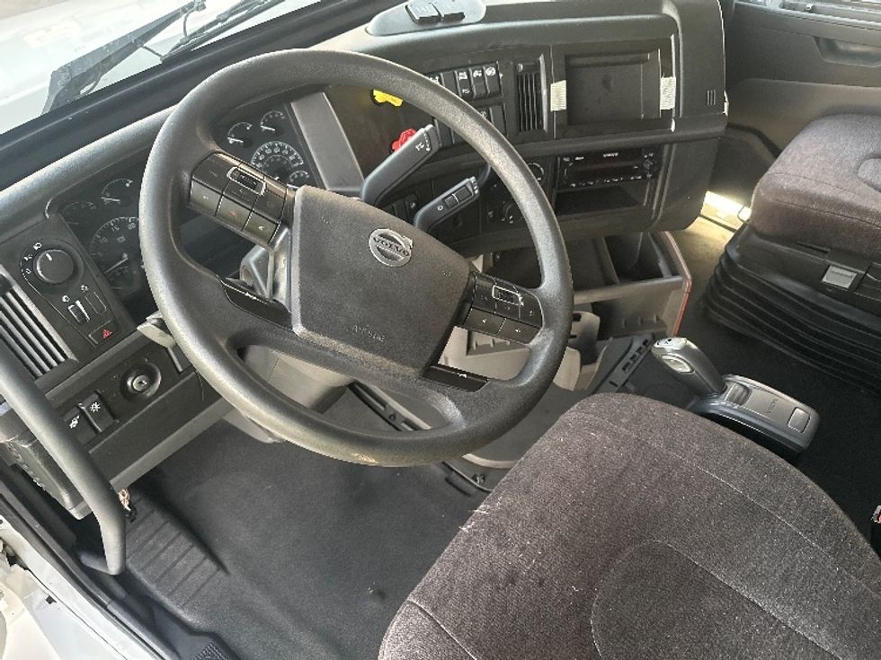 Sleeper Tractor-Heavy Duty Tractors-Volvo-2023-VNL64760-Dallas-TX-536,005\n\t\tmiles-$ 78,250 - Image 10